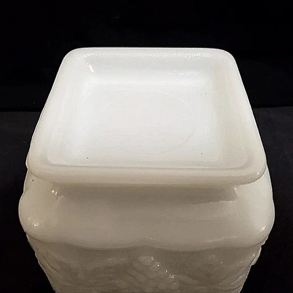 Anchor Hocking (?) Milk Glass Pedestal Planter/Vase/Candy Dish - Picture 8 of 12